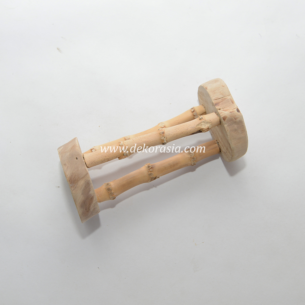 The Bird Perch is crafted from high-quality and sturdy coffee wood, and bamboo cendani